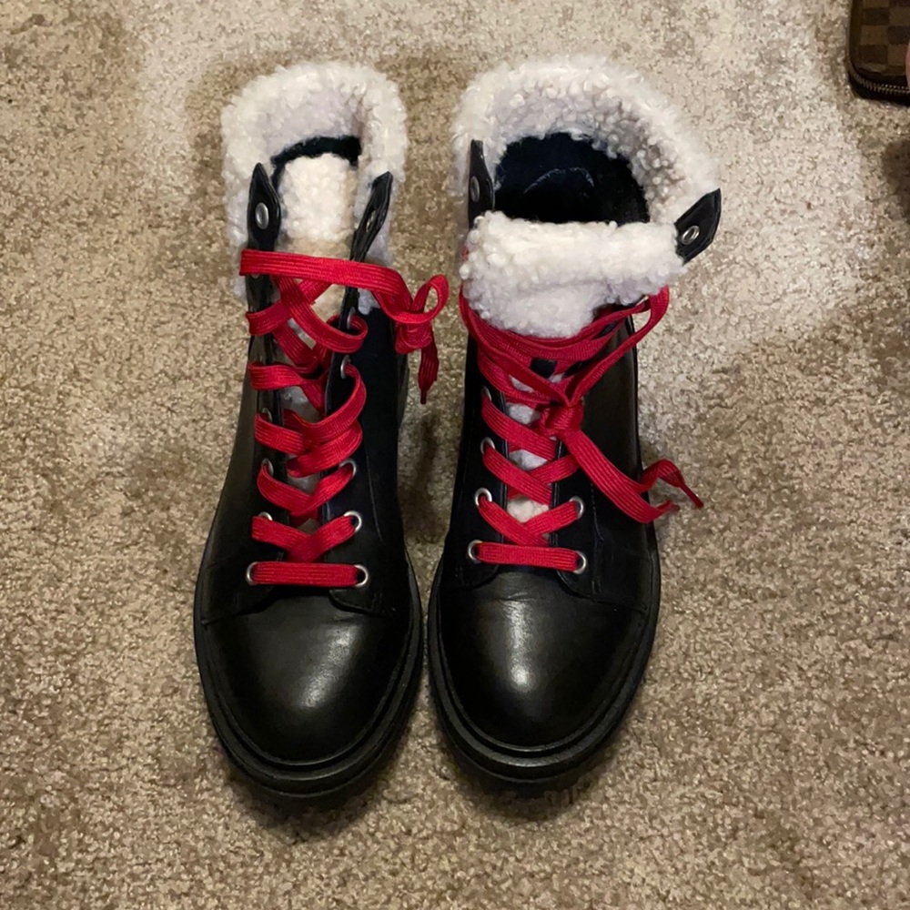 Combat boots with sheep trim